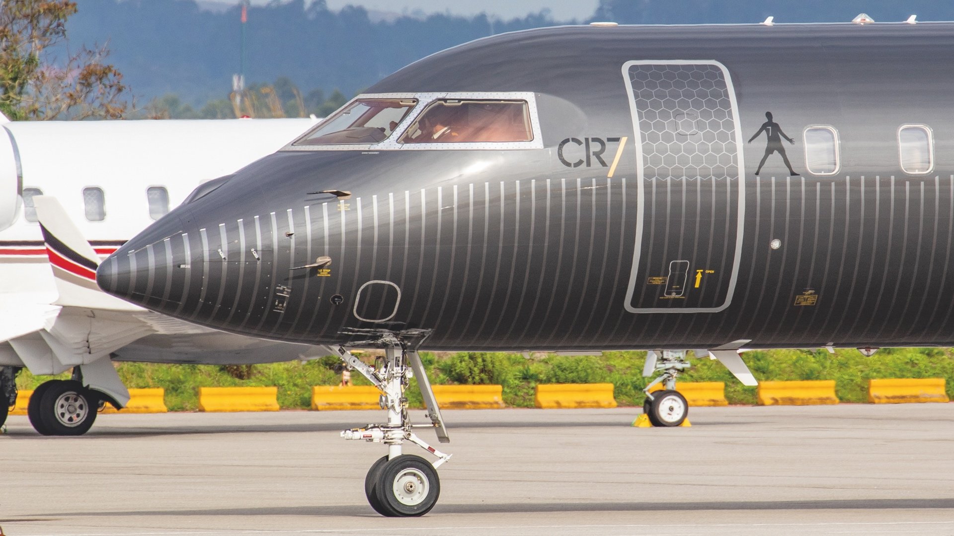 Cristiano Ronaldo's Global Express Is Very Cool | Business Jet Traveler