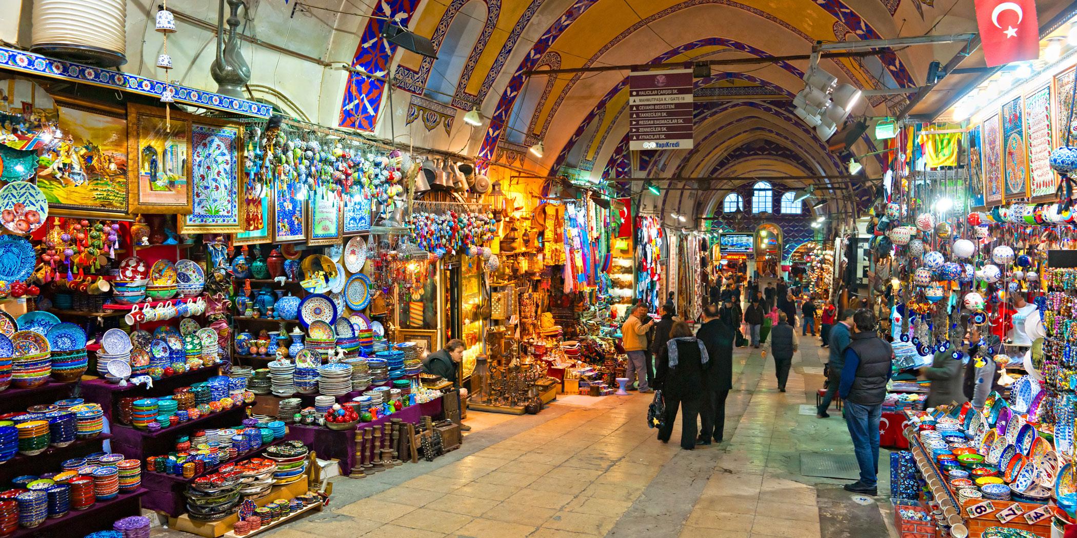Grand bazaar shops in Istanbul. Photo Adobe Stock