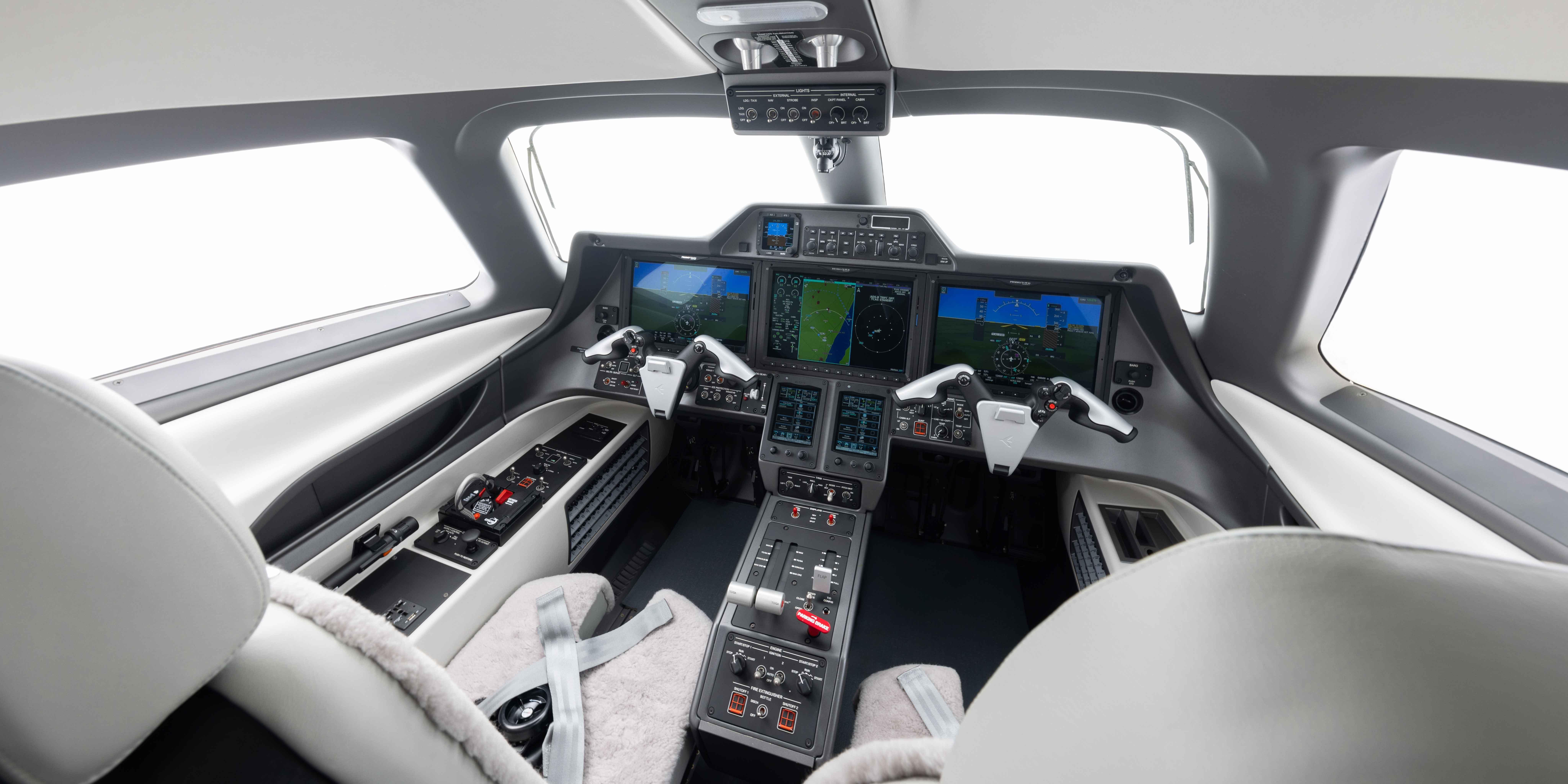 Phenom 100EX cockpit