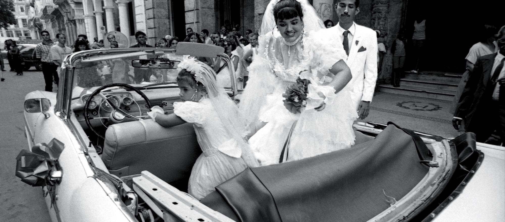 A newly married couple in Havana. PHOTOS: MANUELLO PAGANELLI