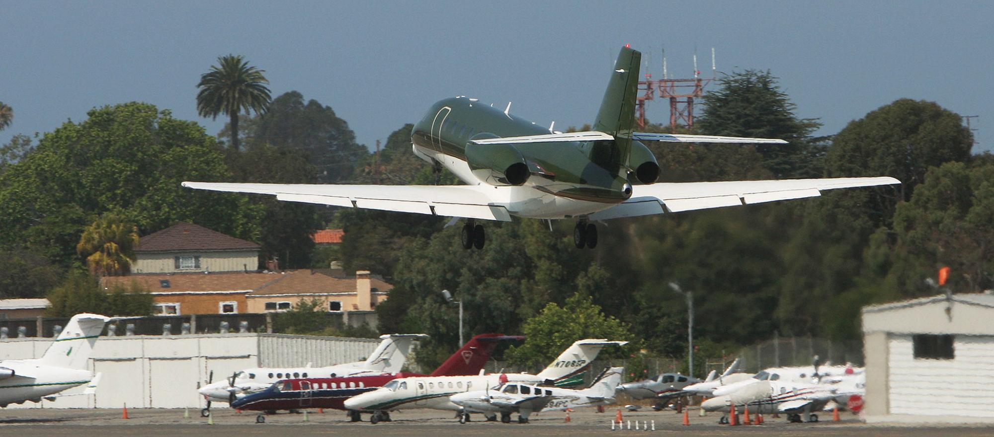 jet taking off at SMO