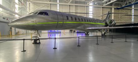 Bombardier Delivers First Global 8000