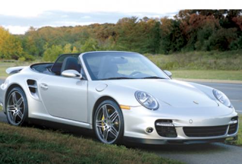 In the car’s tail sits a 480-hp liquid-cooled 3.6-liter flat six embodying mo