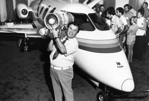 Entrepreneur Tony Fox hefts a copy of Sam Williams’ revolutionary WR19-3 turb