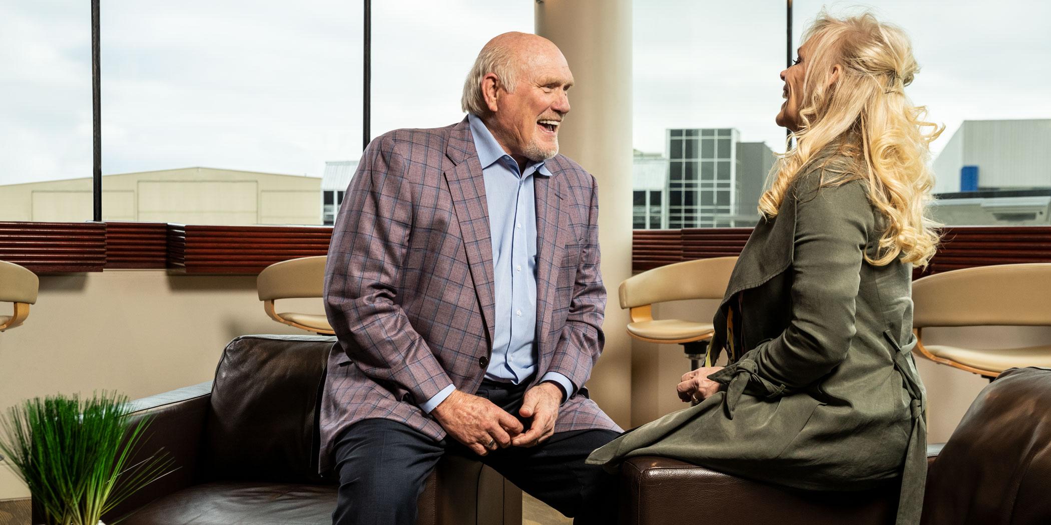 Bradshaw shares a laugh with his wife, Tammy. Photo: Stewart Cohen